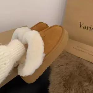 여자 2컬러 따뜻하고 폭신한 겨울 뮬슬리퍼 털슬리퍼 겨울털신슬리퍼 패션방한화