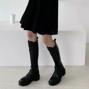 편안한착화감 레이스업 디테일 청키솔 여성 롱 워커부츠 5FWY