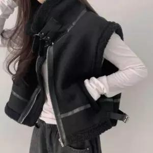 [옷은날개] 빈티지룩 조끼 버클 하이넥 무스탕조끼 3컬러 여성