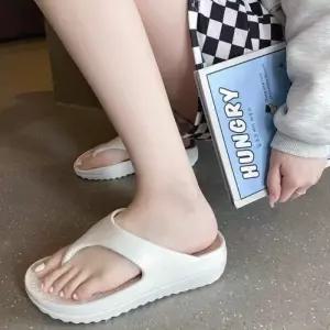 [더에잇]둥둥 클라우드 4cm 키높이 쪼리 발가락이 편한 예쁜 통굽 조리