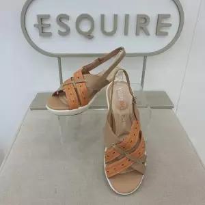 [에스콰이아]여성 데일리 경량 컴포트 쿠션 통굽샌들YAAMSD607OR_CC