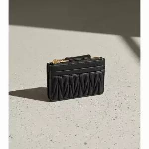 미우미우 26SS 마테라쎄 나파 가죽 카드 홀더 여성 카드지갑 블랙 5MC093 AFPP F0002