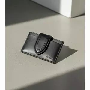 자크뮈스 26SS 더 밤비노 카드홀더 블랙 카드지갑 SLW00122AC01C01