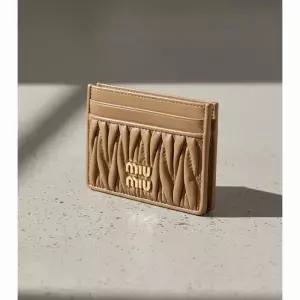 미우미우 마테라쎄 나파 가죽 카드지갑 26SS 5MC076 AFPP F098L