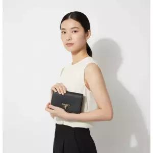 여성 삼각로고 사피아노 레더 반지갑 블랙) 1MV021 QHH F0002