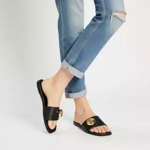 LOEWE 26SS PEBBLE SLIDE IN SOFT CALFSKIN L815465XB0 1100) 소프트 카프스킨 페블 슬라이드)