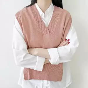 브이넥 옆트임 니트조끼 레이어드 코디 스타일리쉬