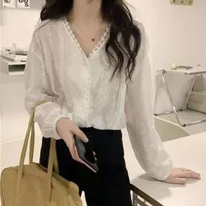 브이넥 레이스 펀칭 블라우스 블라우스