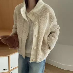 [릴룸]니트배색 부클 하이넥 무스탕