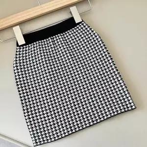 체크 패턴 스커트 미니 기장 러블리 니트 티셔츠 코디 (HSJ-WD35138)