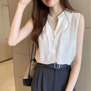 새틴나시 직장인 여름 출근 룩 정장 나시 블라우스 민소매 코디