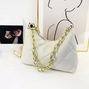 숄더백 체인줄 누빔 호버백 가방 크로스백 아이보리