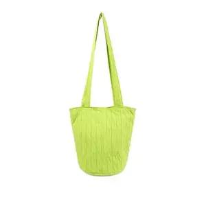 롱 숄더백 여성 원통 패딩 퀼팅 데일리 가방 연그린