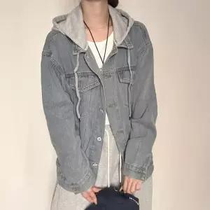 [리빌모아]여자 루즈핏 심플 포켓 후드 데님 자켓 DMSW-JKA-SCC982-블루