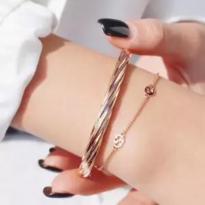 14k 트위스트 볼륨 뱅글팔찌