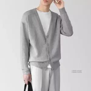 남자 캐주얼 니트 여자친구가 좋아하는 브이넥 따뜻한 가디건 비즈니스 순색 코트남 봄가을 1벌대리발 MODU