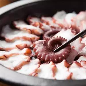 [품질보장] 이순신수산 남해안 자연산 생물 손질 돌문어 [중]180g 2팩