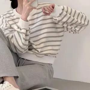 [리빌모아]여자 캐주얼 세미크롭 단가라 배색 맨투맨 OCW-TSA-SWFGRB8R