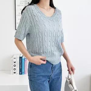 [리빌모아]여자 루즈핏 브이넥 꽈배기 반팔 니트 DJW-KNH-S2LPPT1038-블랙