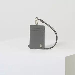 [헤지스](센텀시티점)그레이 배색 가죽 목걸이카드홀더 HIHO6E602G2