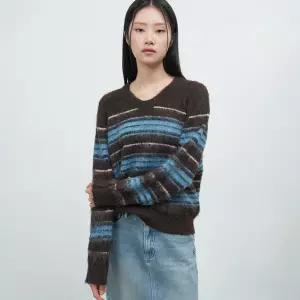 제너럴아이디어 GENERAL IDEA WOMAN 헤어리 스트라이프 루즈핏 풀오버 [BROWN] / WBE4L05534 752282