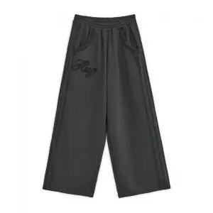 HUG YOUR SKIN 크로스 패치 조거 팬츠 차콜 405377