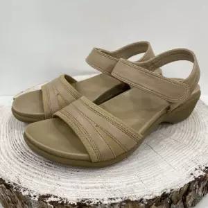 [에스콰이아]에스콰이아 여성 캐주얼 쿠션 여름샌들 4cm 444A_GN