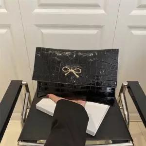 원더맨 여성용 캐주얼 가방 데일리룩 클러치 패턴 솔리드 스퀘어백 스톤 KUK5