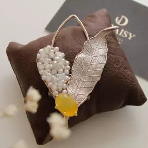 [제이로렌]바이데이지 진주 크리스탈 나뭇잎 원석브로치 Bb0425