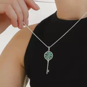 [제이로렌]바이데이지 에메랄드 꽃모양 큐빅 열쇠 목걸이 Bn0434