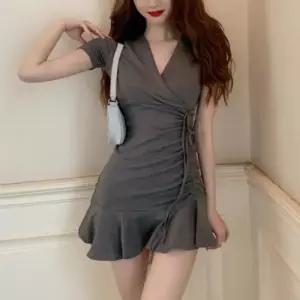 [기타브랜드]에퀴르 여성 여름 브이넥 슬림핏 셔링 프릴 랩 원피스