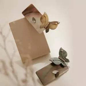 [제이로렌]바이데이지 큐빅 나비 사각 자개 브로치 Bb0416