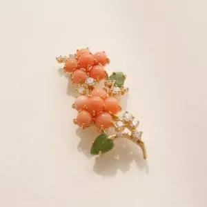 [제이로렌]바이데이지 산호 큐빅 플라워 브로치 Bb0392