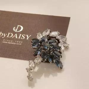 [제이로렌]바이데이지 몬타나 큐빅 포인트 브로치 Bb0385