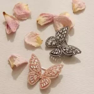 [제이로렌]바이데이지 나비 시그니티 큐빅 브로치 Bb0372