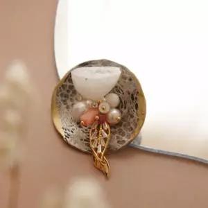 [제이로렌]바이데이지 진주 백수정 라운드 큐빅 브로치 Bb0422