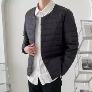 [옷자락]남자 오리털 라운드넥 경량점퍼 사무실 숏 패딩