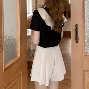 [무슈봉]사선 프릴 언발란스 오프숄더 블라우스