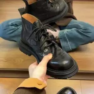 여사친 부츠 통굽 신발 워커 워커힐 스트랩 힐 양가죽 리얼 KS5