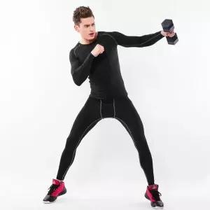 신축성 좋은 긴팔 티셔츠와 레깅스 두가지 운동복세트 트레이닝룩