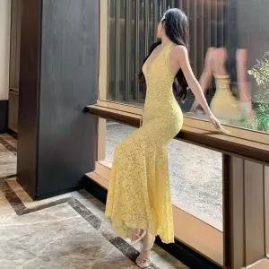 헐크 여자 여사친 원피스 치마 롱 해변 바캉스룩 슬림핏 프렌치 홀터넥 레이스 봄여름 KKE1