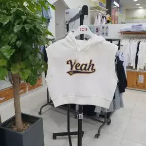 [소이]치어리딩 크롭 후드조끼 24M5781_WT_KG