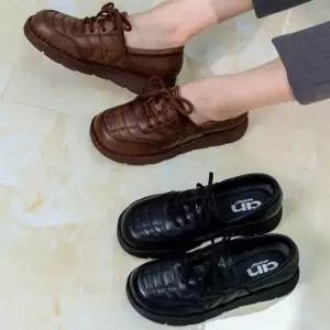 [오너클랜]인기상품 편한신발 패션 여성단화 캐쥬얼 가을 끈없는운동화 [WFKV8SJ_260414]