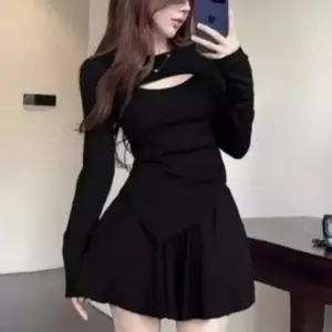 플레어 컷아웃 블랙 투피스 포인트 데일리룩 하객룩