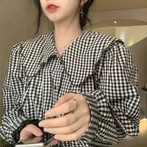 간절기 출근 룩 체크 긴팔 블라우스 빅 세일러 카라