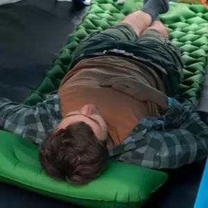 차박 휴대용 1인용 쿠션 간이침대 캠핑 매트 차량실내용품 리스