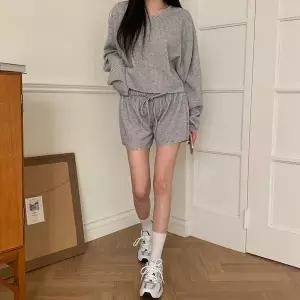 [신세계라이브쇼핑][옷자락] 여자 라운드넥 무지 크롭니트 반바지 세트