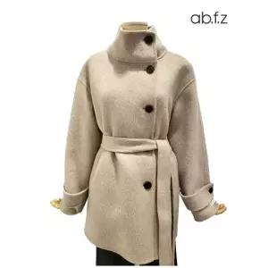 [롯데백화점]abfz 벨티드 하이넥 울 핸드메이드 하프 코트 APA1QJ04A