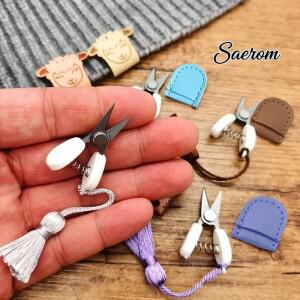 1세트 미니 가위 자수 크로 셰 뜨개질 매니아를위한 보호 커버가있는 휴대용 금속 작은 바느질 액세서리