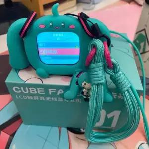 미쿠피규어 하츠네 미쿠 재고 터치 스크린 대화 형 무선 블루투스 애니메이션 헤드셋 Ift Box Cube Face Lc